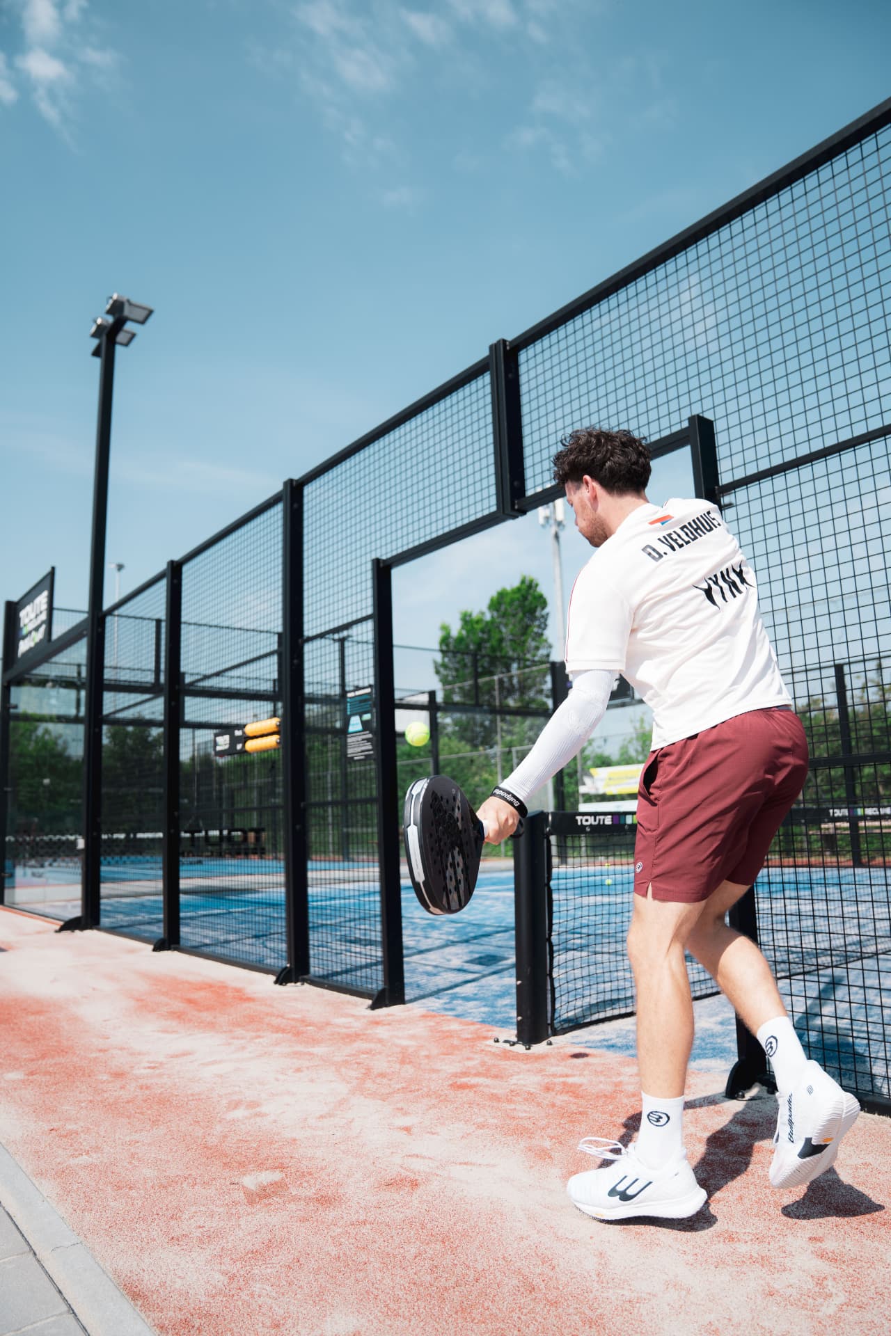 Padelspeler tijdens training